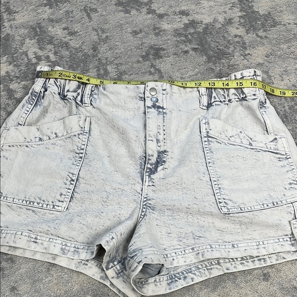 By Anthropologie Acid Wash Whitewash Denim Stretch Waist Paperbag Shorts Sz 8 - Picture 5 of 10
